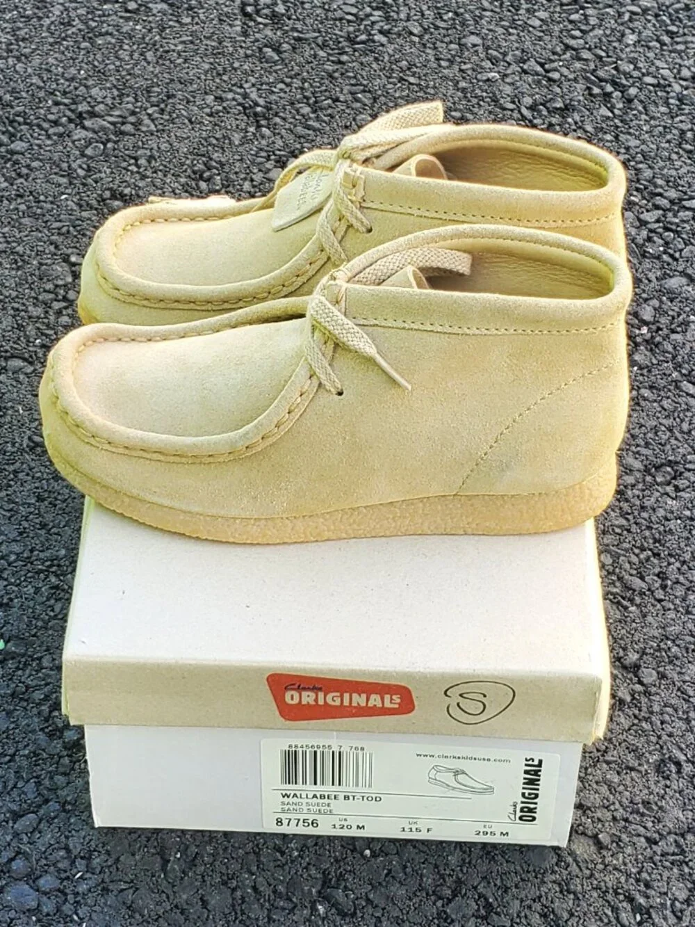 CLARKS Wallabee Boot Kid Size US/UK sand suede